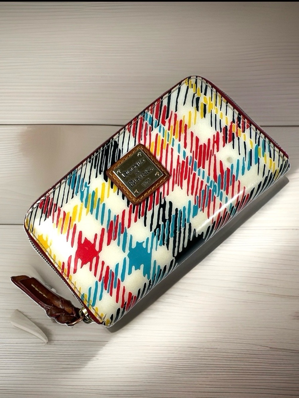 🦆 DOONEY & BOURKE WHITE  MULTICOLOR PLAID ZIP AROUND WALLET